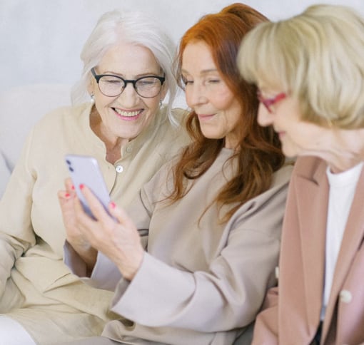 imgage of women-videochatting